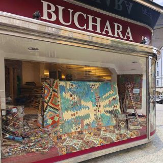 ✨ Do naší výlohy dorazila nová kolekce ručně tkaných kelim koberců z Afghánistánu! Každý kousek je utkán z čisté vlny a...