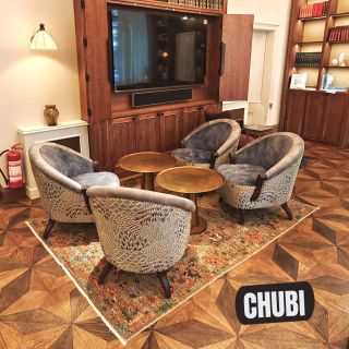 Ručně vázaný koberec Chubi – pravá afghánská kvalita z jemně spřádané vlny. 🐑✨ Každý kus je originál a díky přírodnímu...